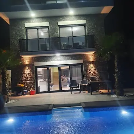 With Private Pool And Sea View Dikili